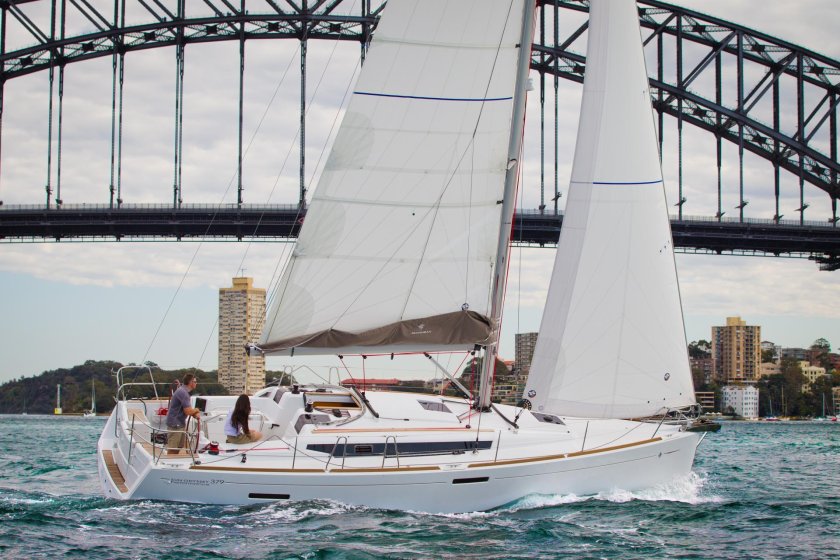 Sun Odyssey 379