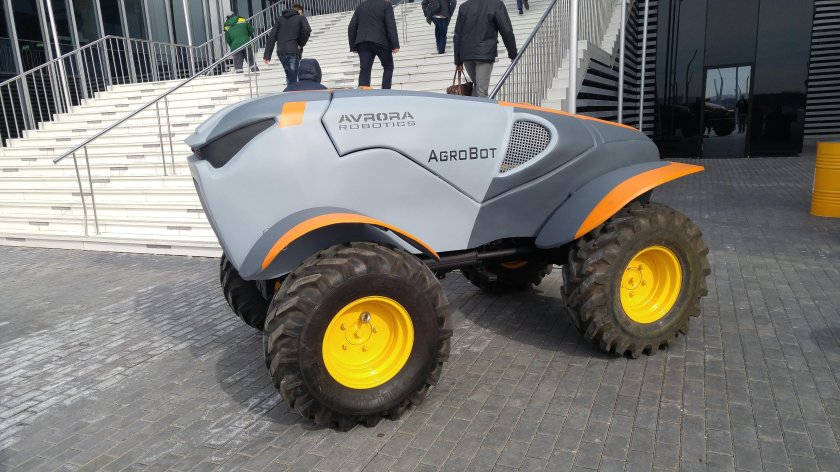 Беспилотный трактор Агробот