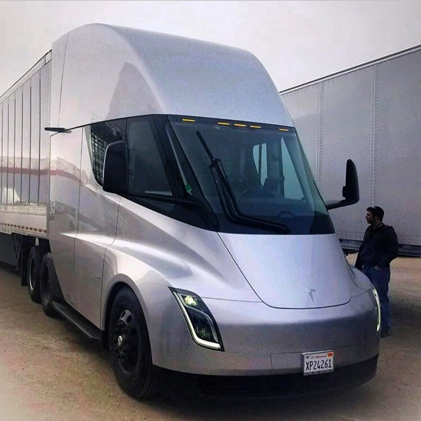 Грузовик Tesla Semi-Truck
