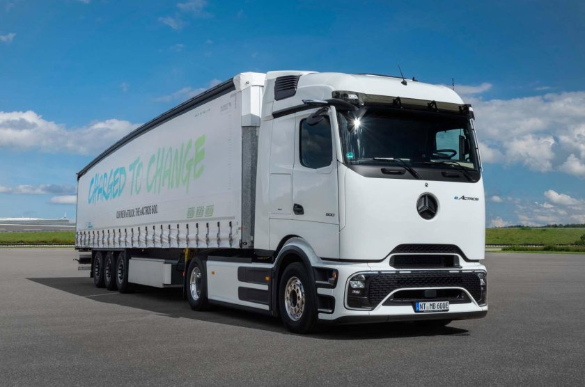Тягач от Мерседес 2023