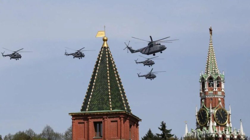 Вертолеты над красной площадью