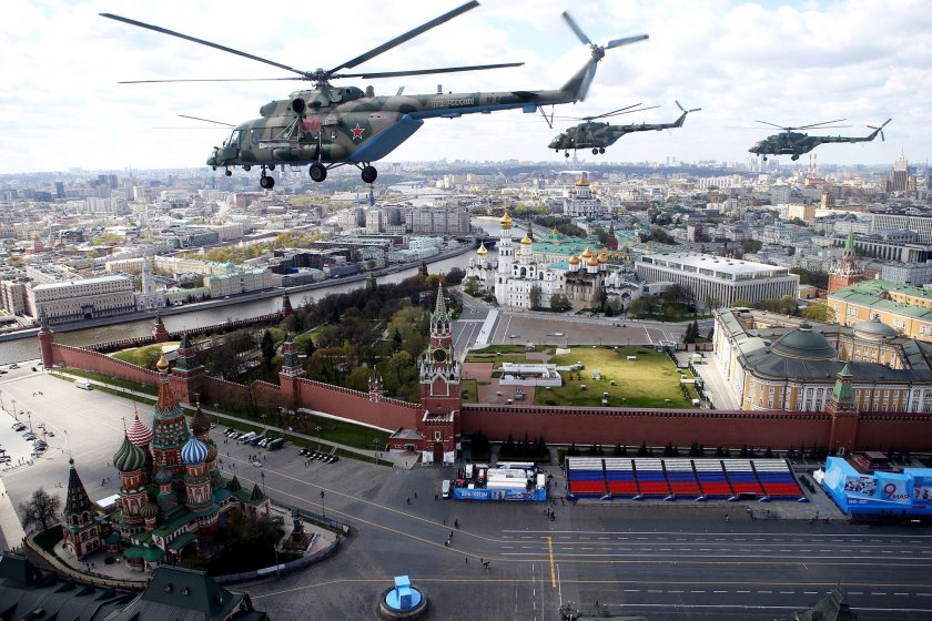 Вертолеты над красной площадью