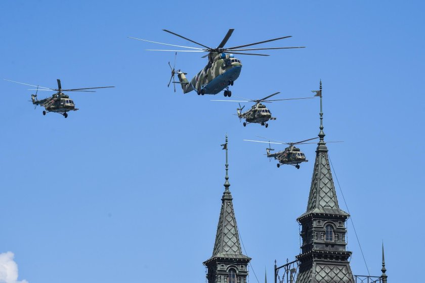 Вертолеты над красной площадью