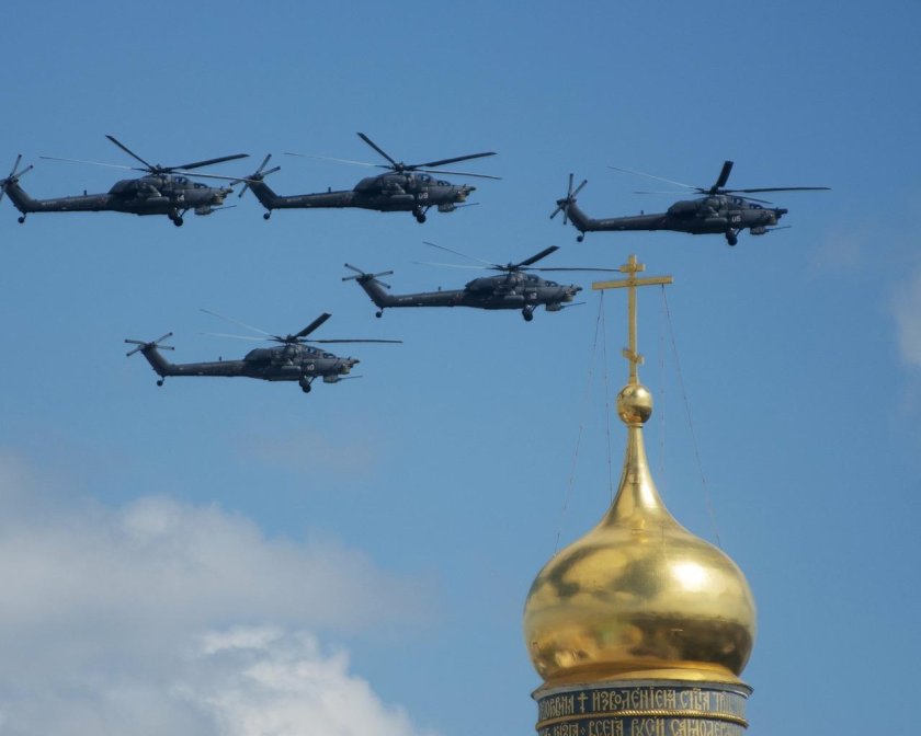 Парад Победы вертолеты