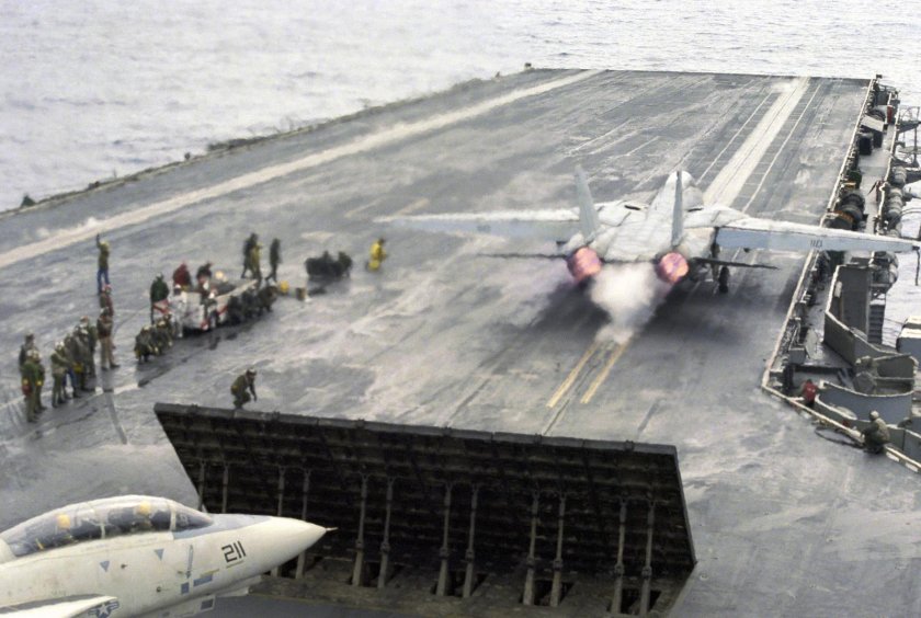 Ф-14 на палубе авианосца