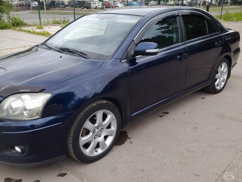 Тойота авенсис седан черный 2006