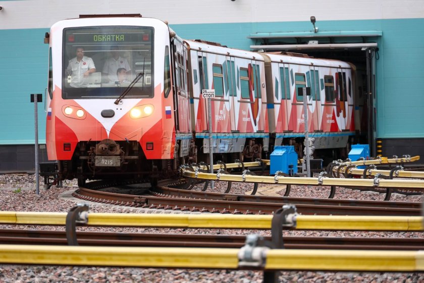 Поезда метро