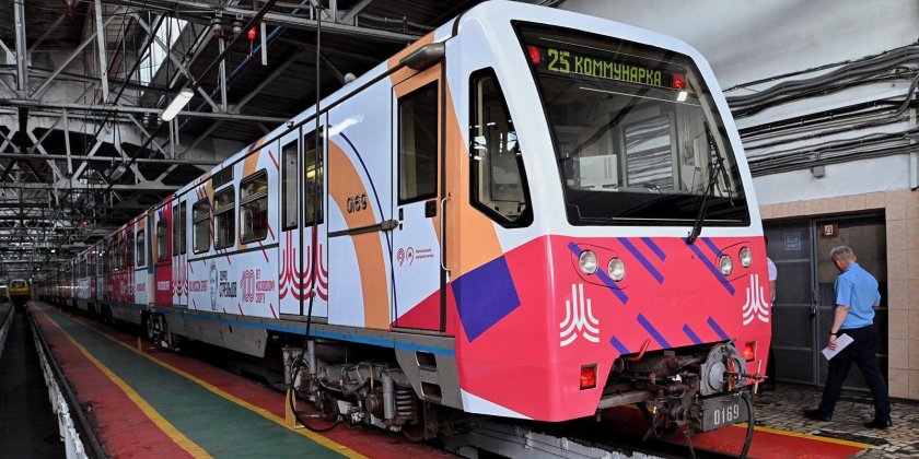 Поезд метро