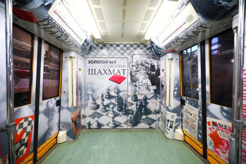 Поезд шахматы в Московском метро