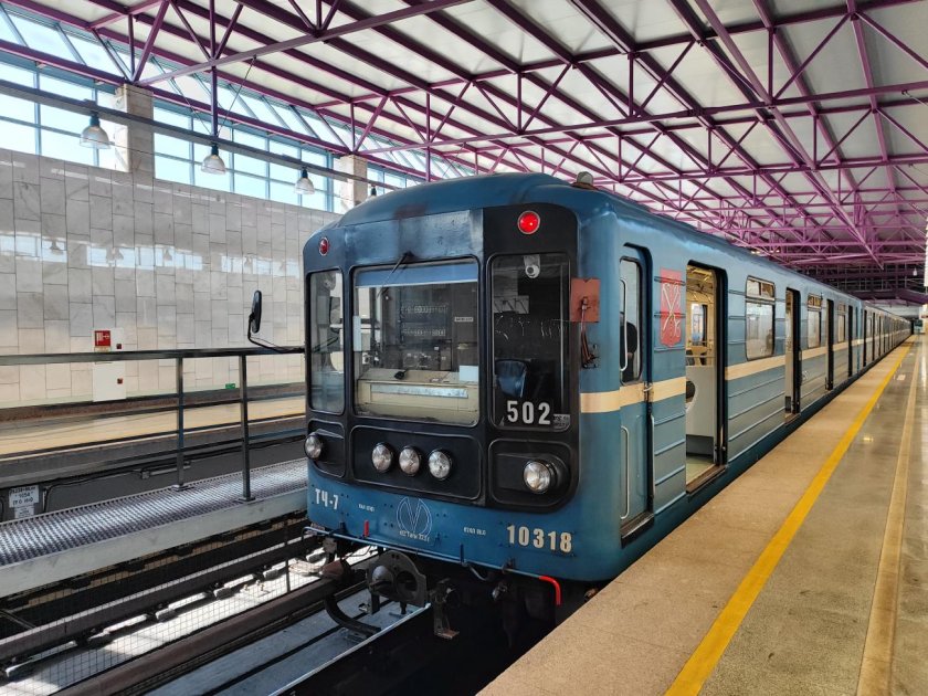 Метро санкт петербурга поезд