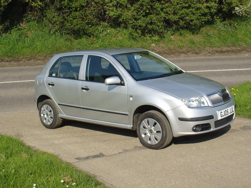 Шкода Фабия 2003 года