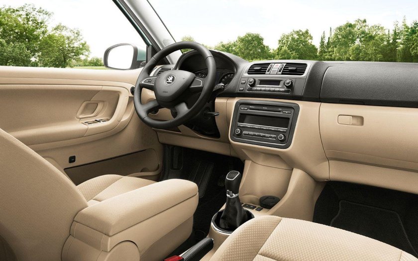 Шкода Фабия 2014 салон