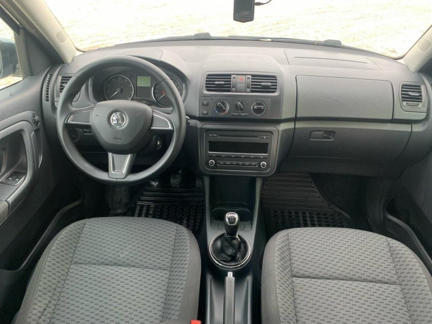 Шкода фабия 1.2 салон