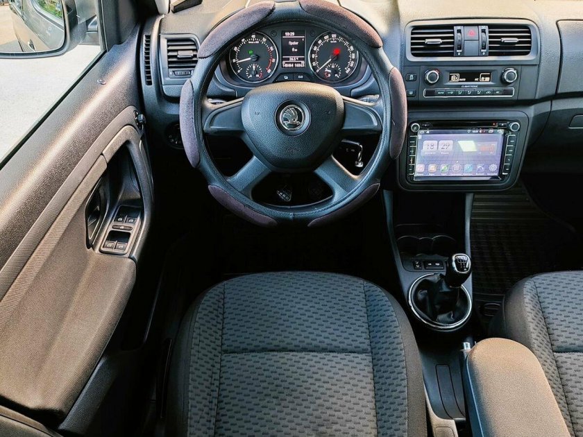 Шкода фабия 2011 салон