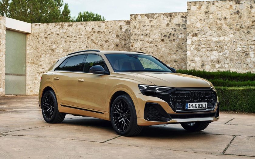 Ауди кроссовер q8