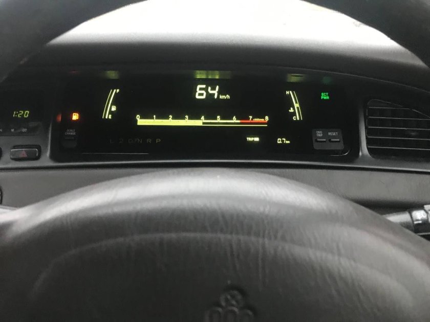 Приборная панель Toyota Crown s150