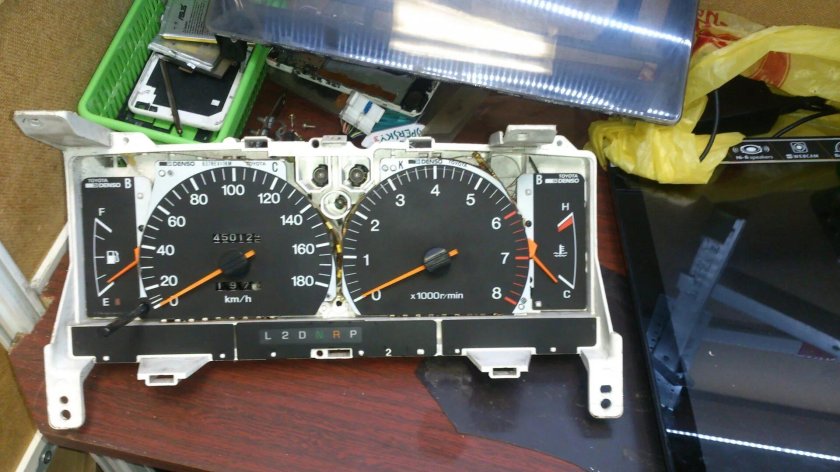 Приборная панель Toyota Crown s130