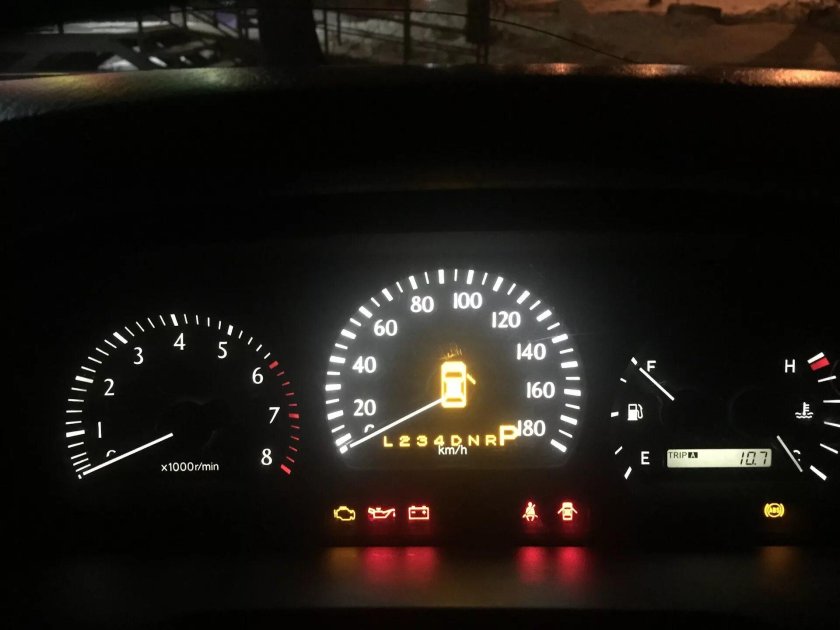 Приборная панель Toyota Crown Majesta s170