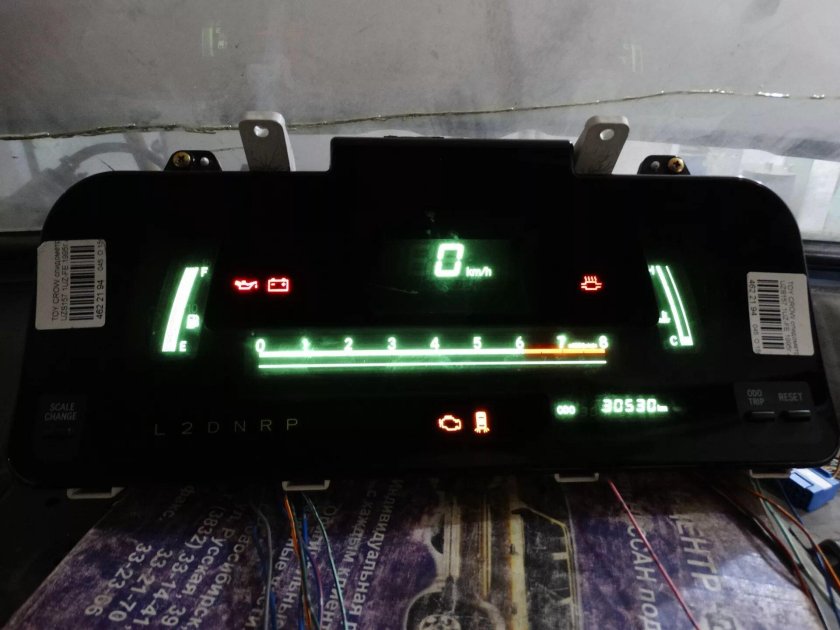 Электронная приборная панель на Toyota Crown gs130