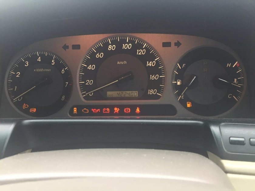 Приборная панель Toyota Crown s170