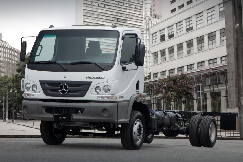 Mercedes Benz Accelo 1016