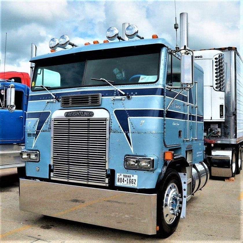 Грузовик трак Фредлайнер