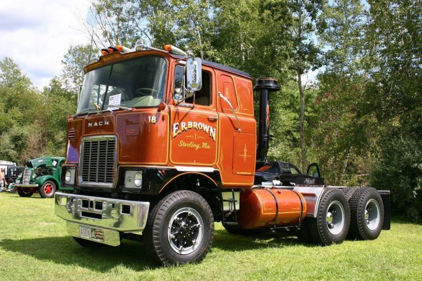 Mack f700