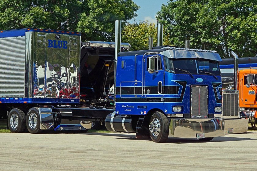 Тягач Петербилт 362