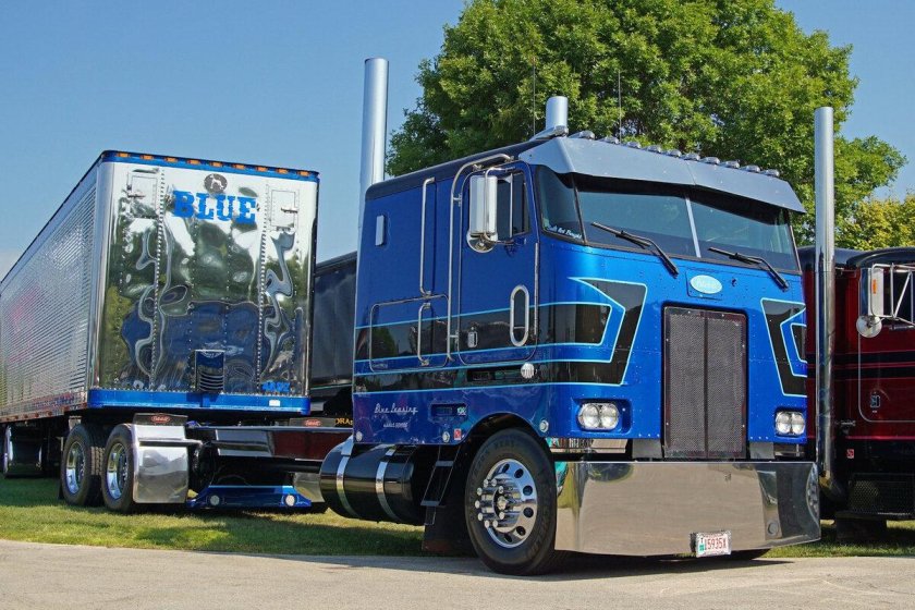 Тягач Петербилт 362