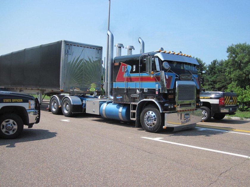 Американские траки Фредлайнер