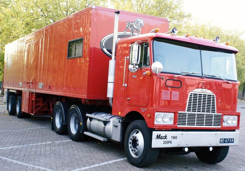 Mack грузовик Безкапотник