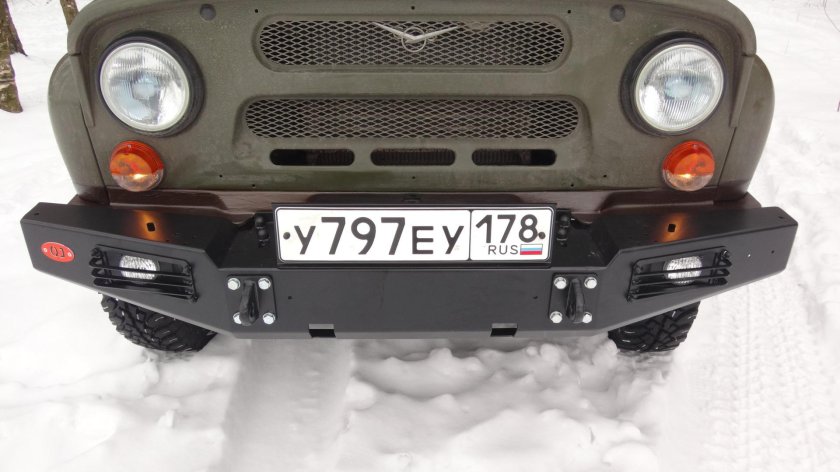 Силовой бампер на УАЗ 469