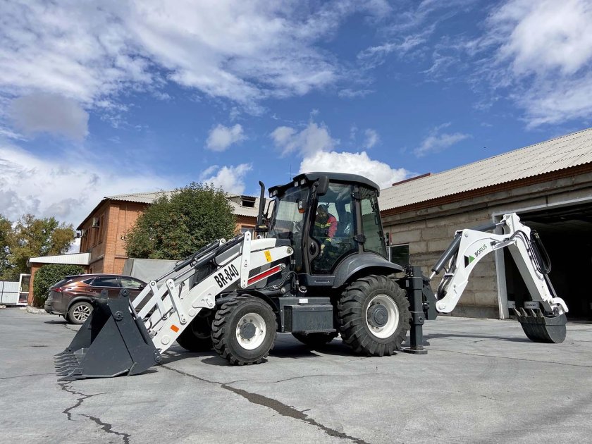 Экскаватор-погрузчик borus br-840