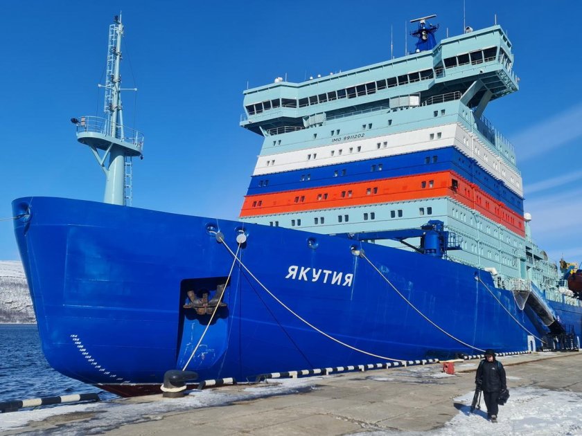 Атомный ледокол якутия