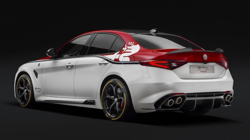 Альфа Ромео Джулия Квадрифолио