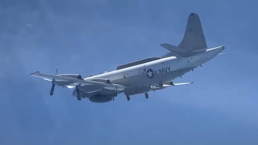 Самолет разведчик над черным морем