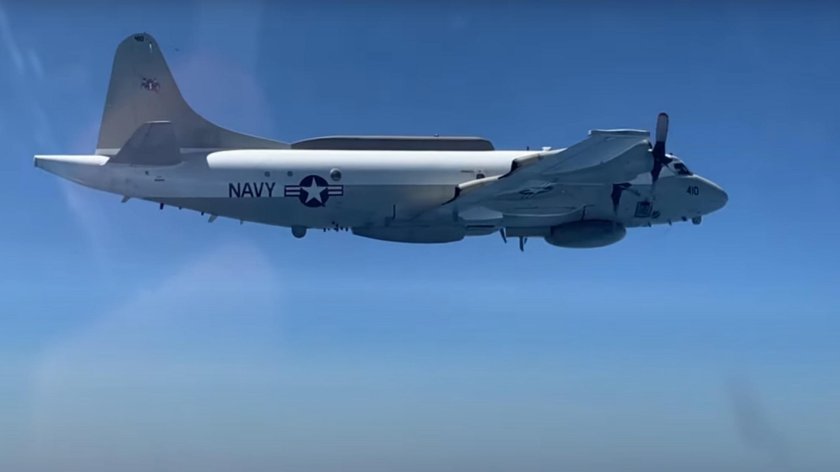 Самолет разведчик над черным морем