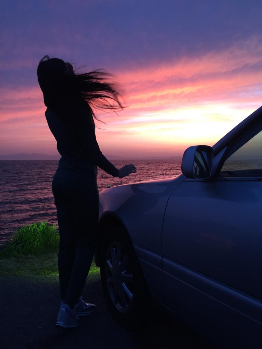 Девушка машина закат