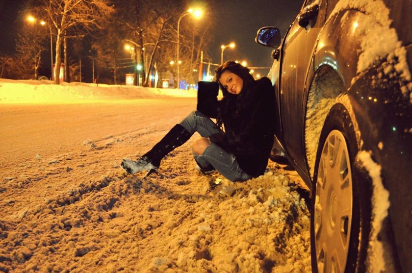 Девушка зима машина