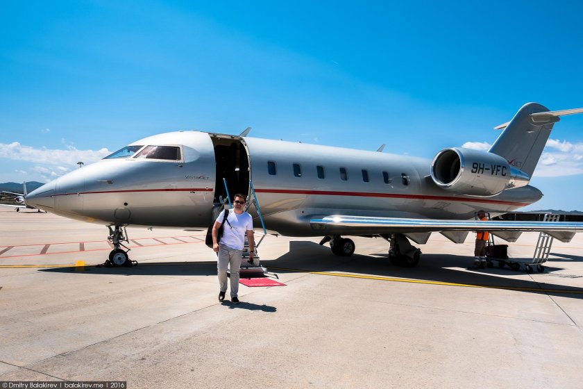 Самолет бизнес Джет