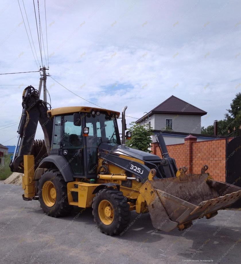 Экскаватор-погрузчик John Deere 325к