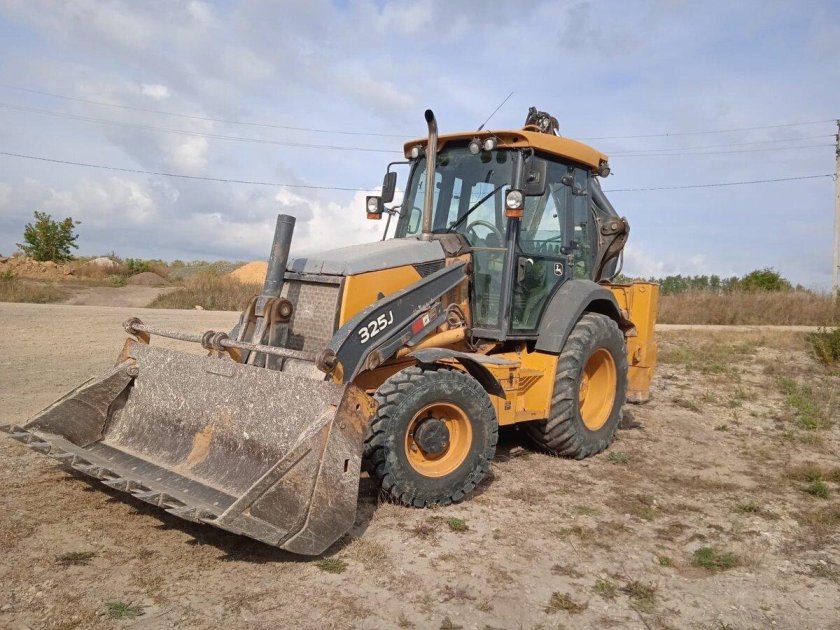 Экскаватор-погрузчик John Deere 325к