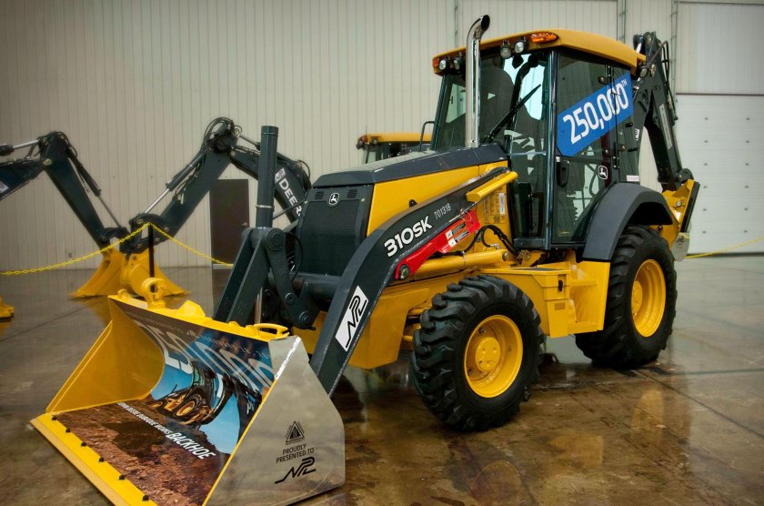 Трактор John Deere погрузчик