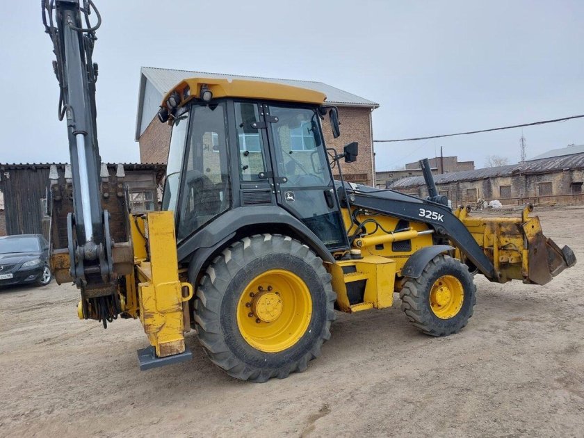 John Deere 325k