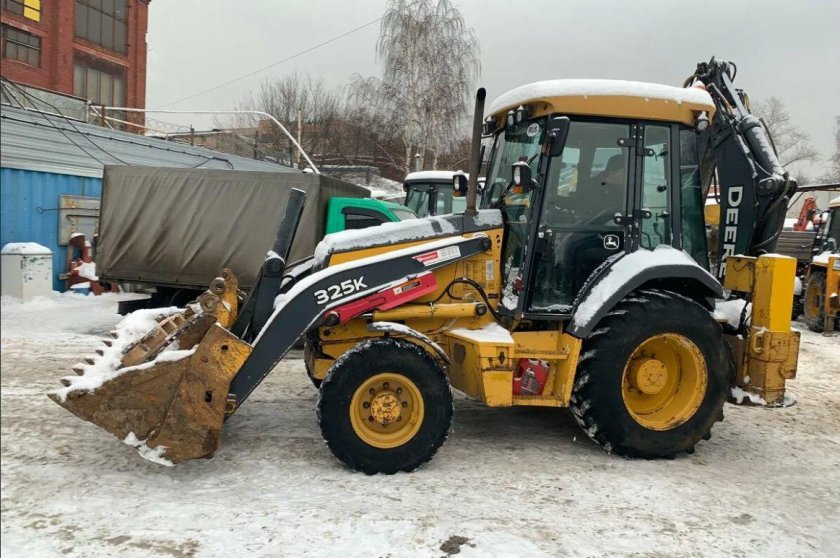 John Deere 325k