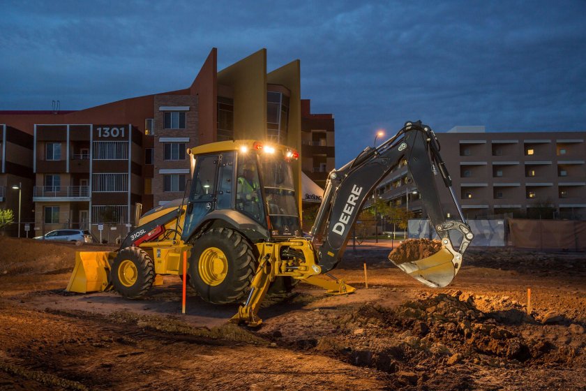 Экскаватор погрузчик johndeer