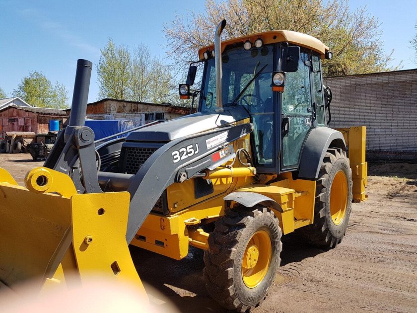 John Deere 325j