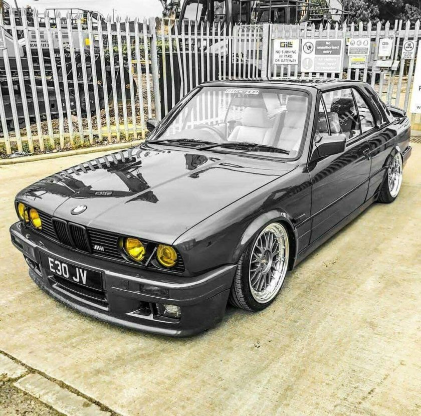 БМВ е30