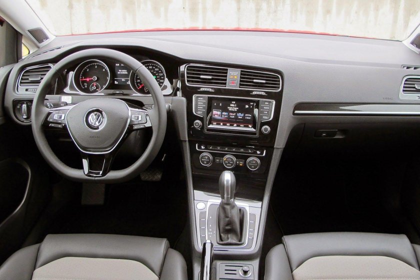 Volkswagen Golf 2015 салон