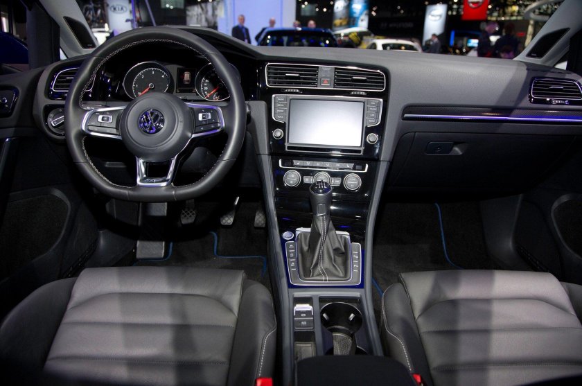 Гольф 8 салон